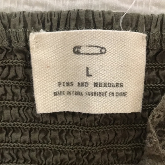 Pens and needles eyelet crop top size large - Picture 4 of 4